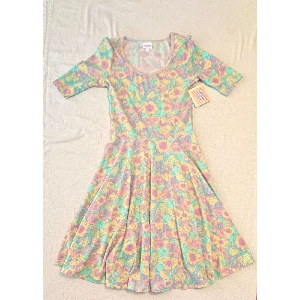 NWT LuLaRoe Nicole pastel floral print puff sleeve dress. Size medium